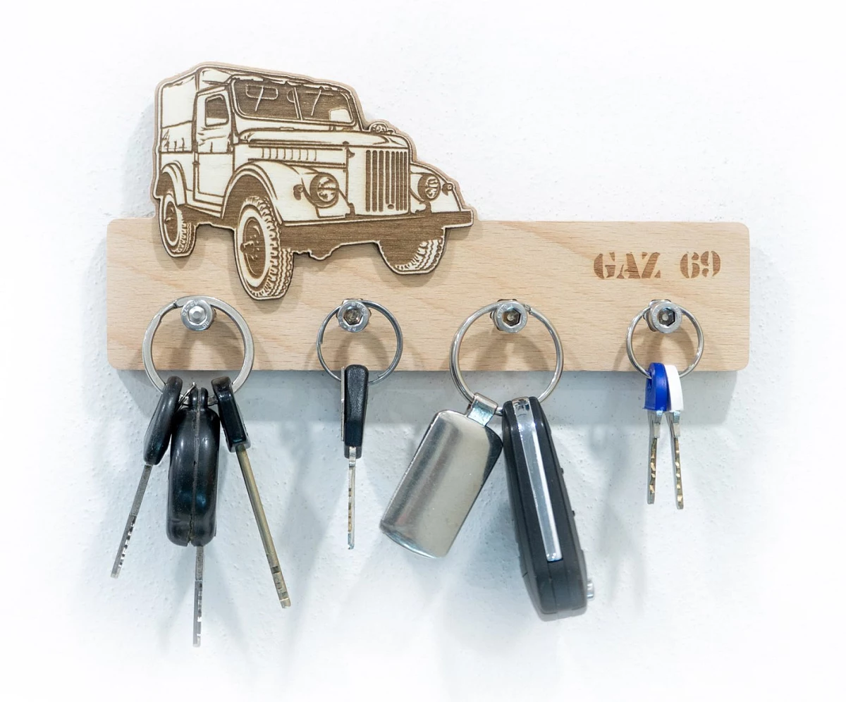 Appendichiavi in legno la GAZ 69